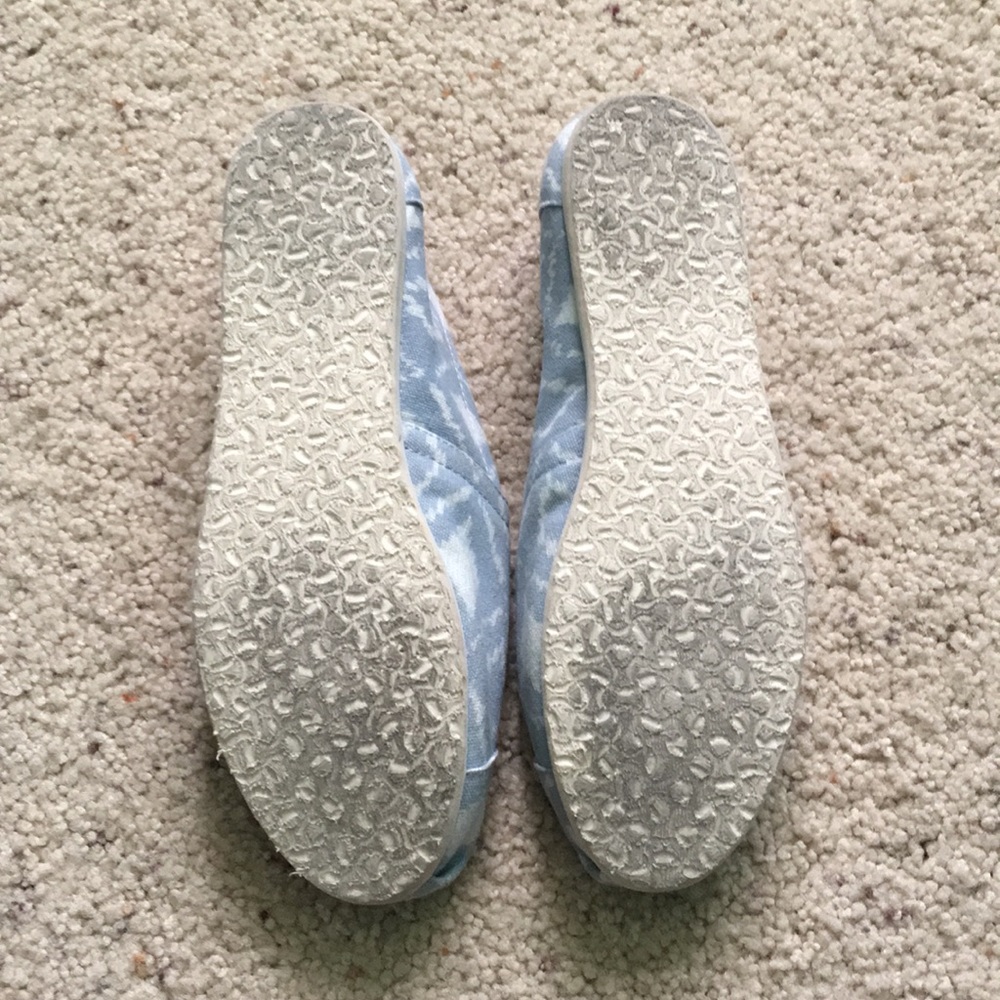 Toms! - Picture 5 of 7